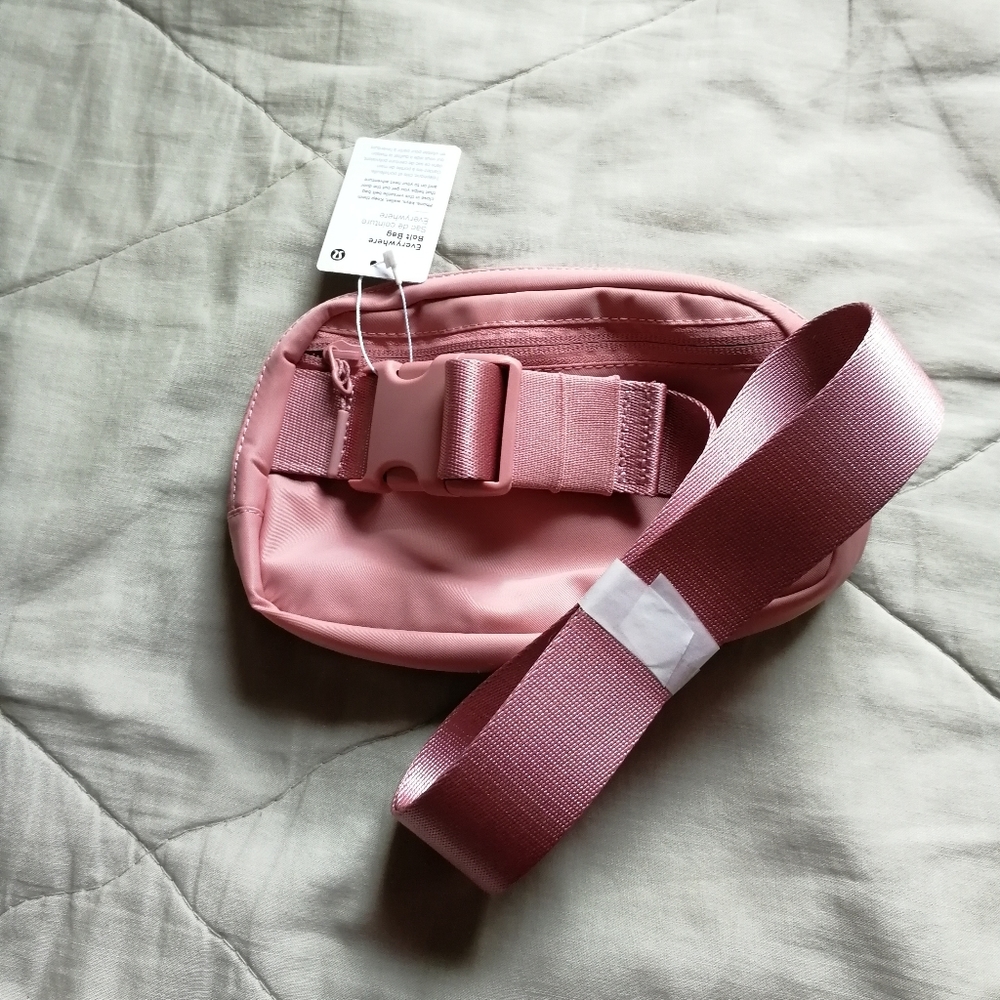 LULULEMON Everywhere Belt Bag Pink Pastel 1L NWT - Picture 3 of 7